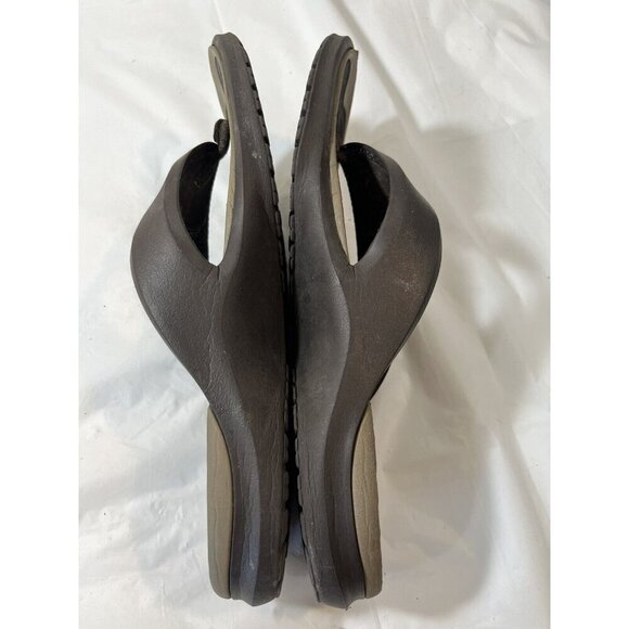 CROCS BROWN FLIP FLOP THONG SANDALS MENS 7 / WOMENS 9 - Picture 6 of 14